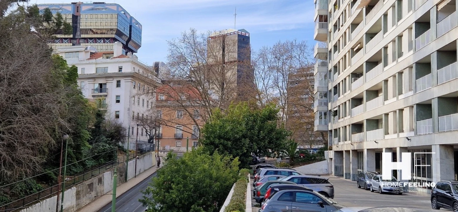 Apartamento T4 para Arrendamento em Santo António Foto 1