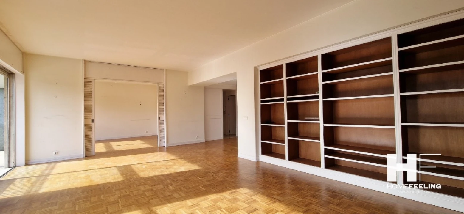 Apartamento T4 para Arrendamento em Santo António Foto 5