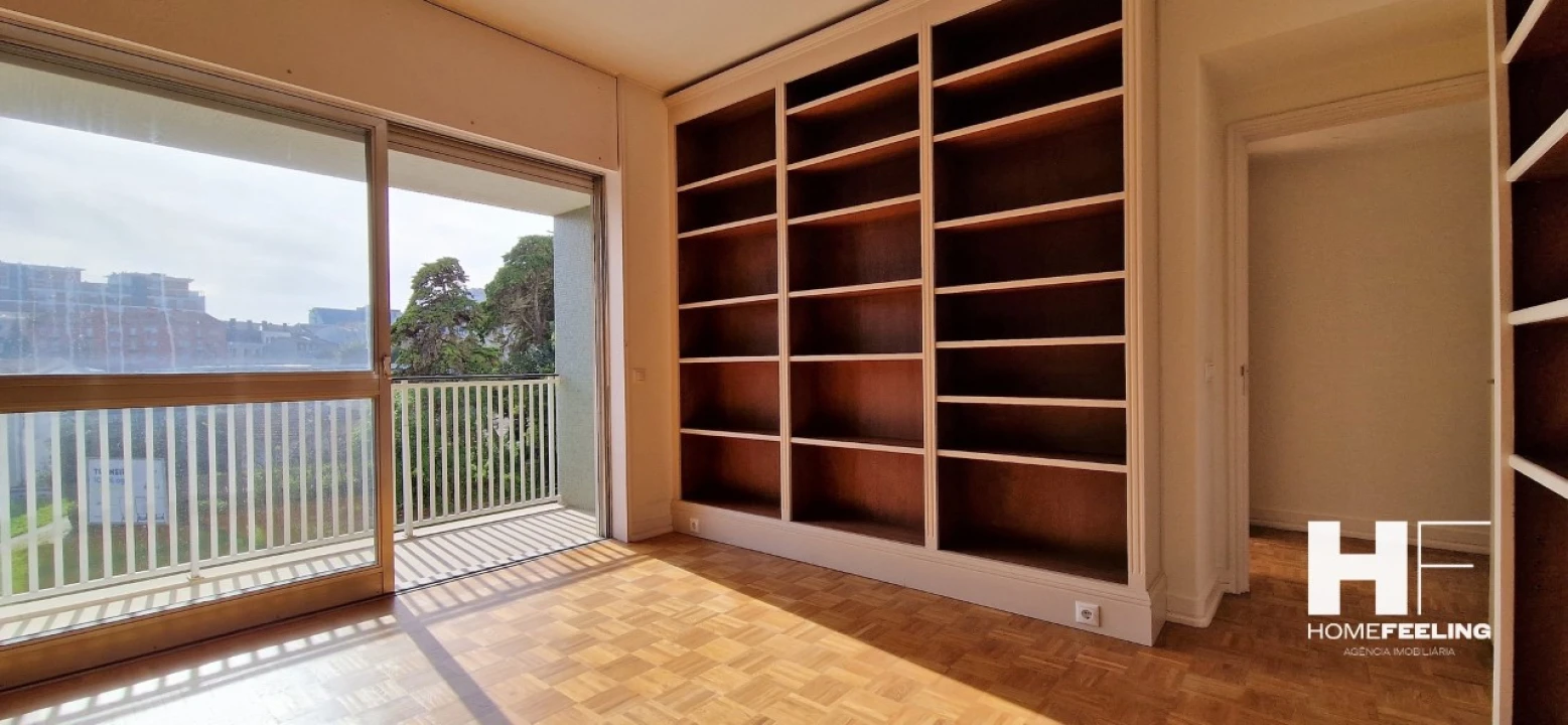 Apartamento T4 para Arrendamento em Santo António Foto 12