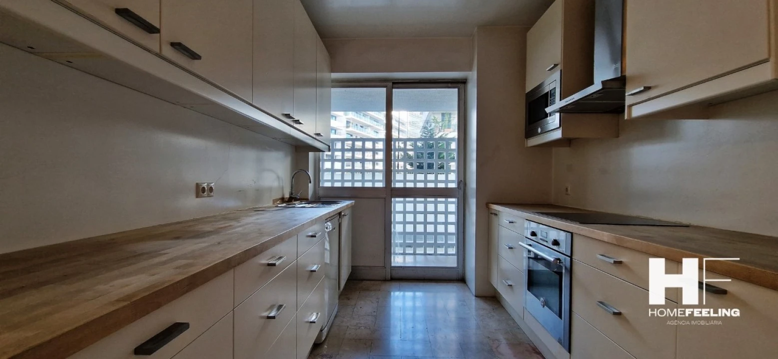 Apartamento T4 para Arrendamento em Santo António Foto 19