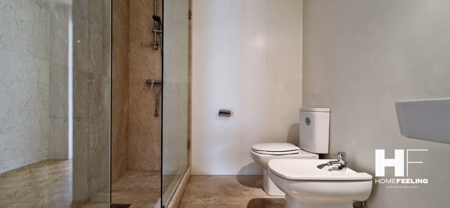 Apartamento T4 para Arrendamento em Santo António Foto 21