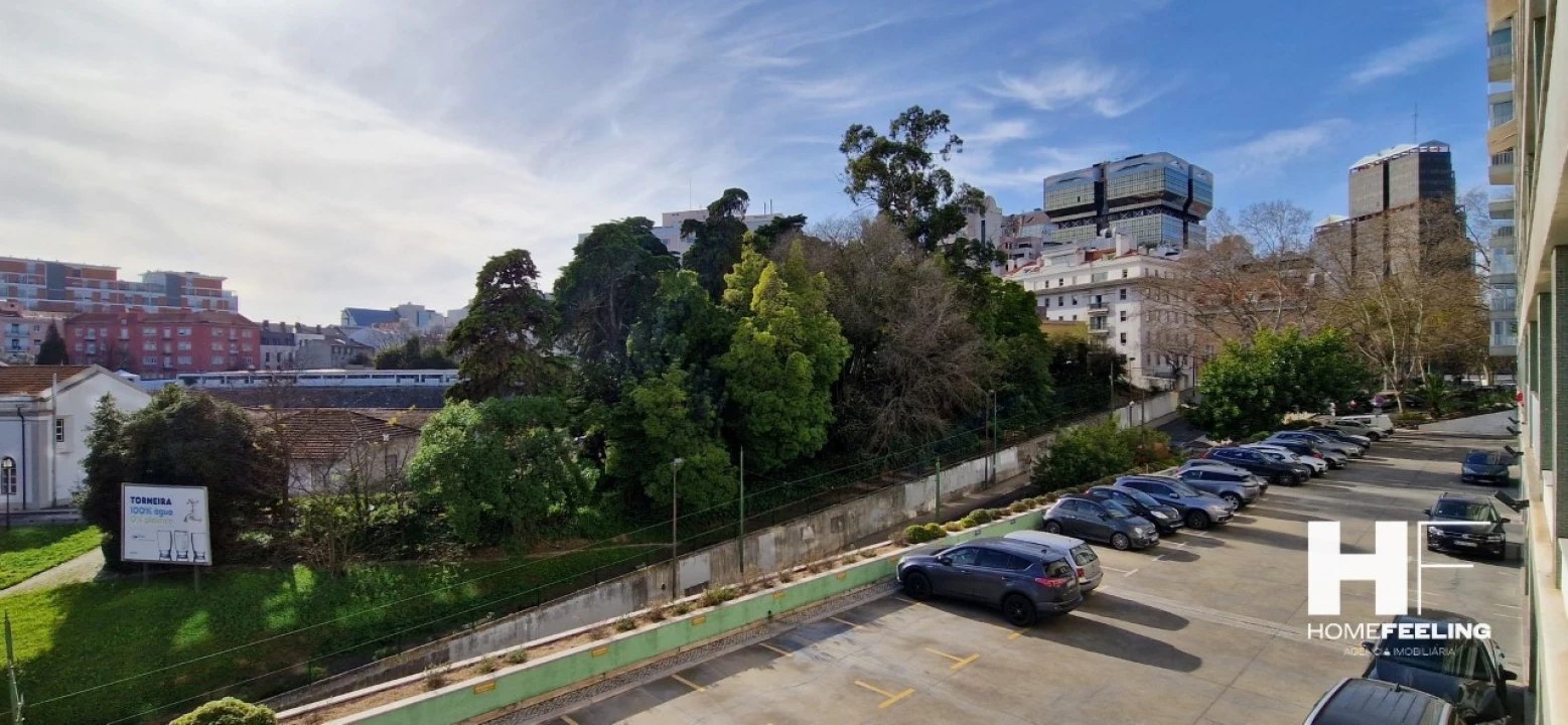 Apartamento T4 para Arrendamento em Santo António Foto 24