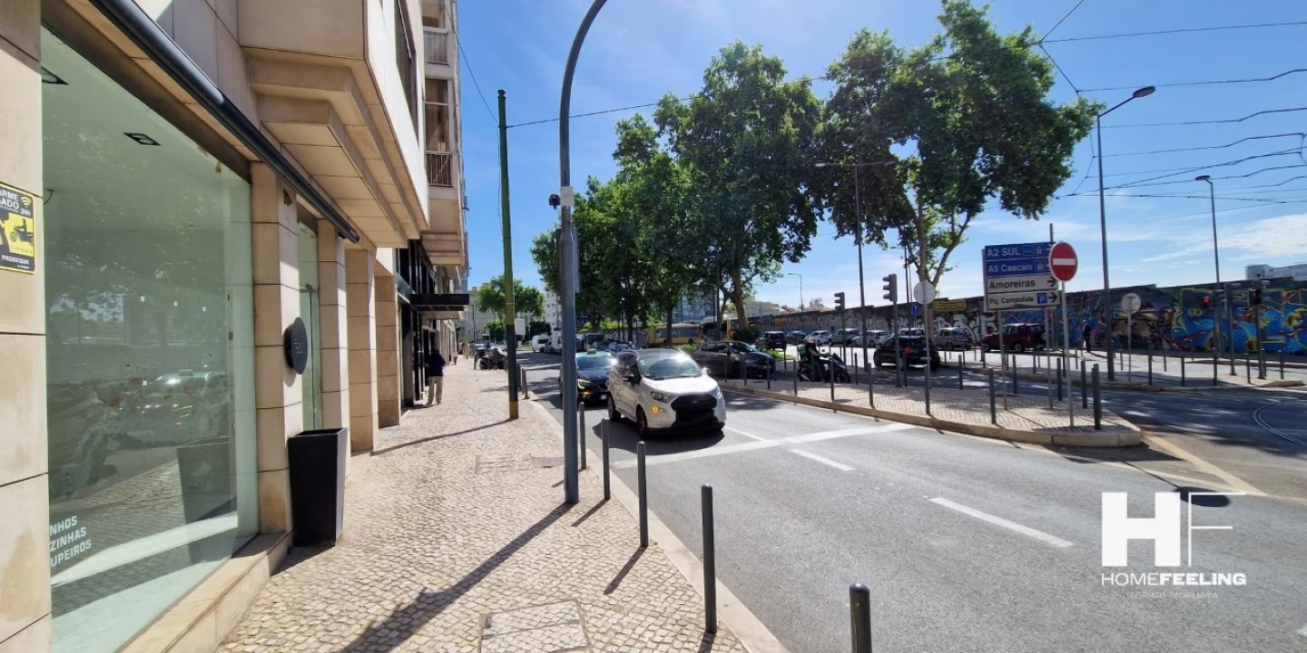 Loja para Arrendamento em Campolide Foto 3