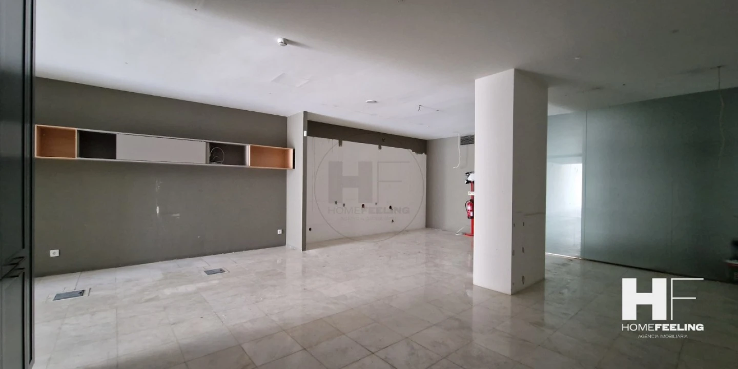 Loja para Arrendamento em Campolide Foto 13