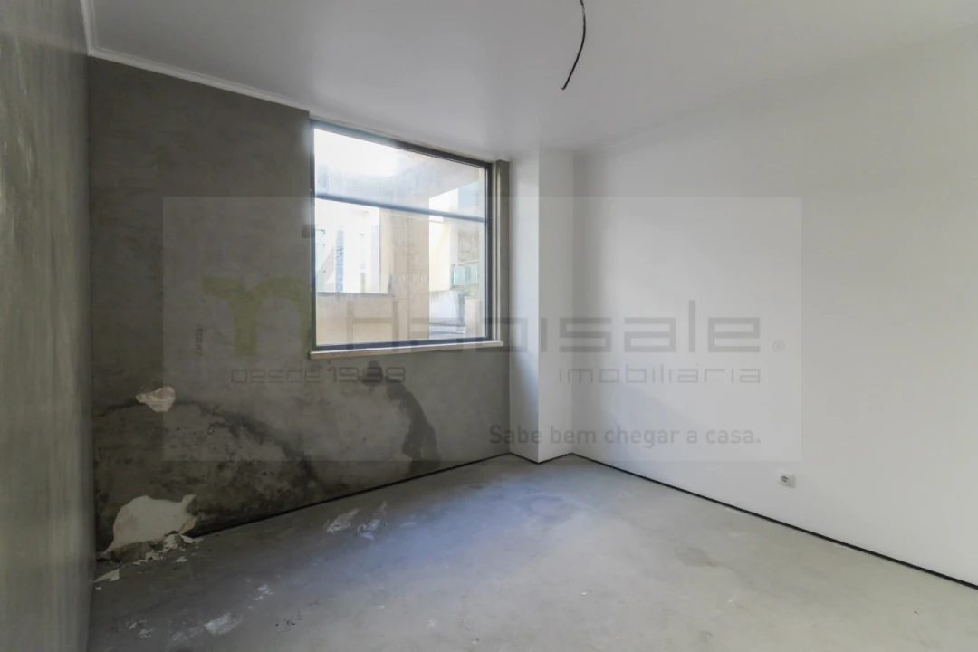 Loja para Venda em Santo António dos Cavaleiros e Frielas Foto 6