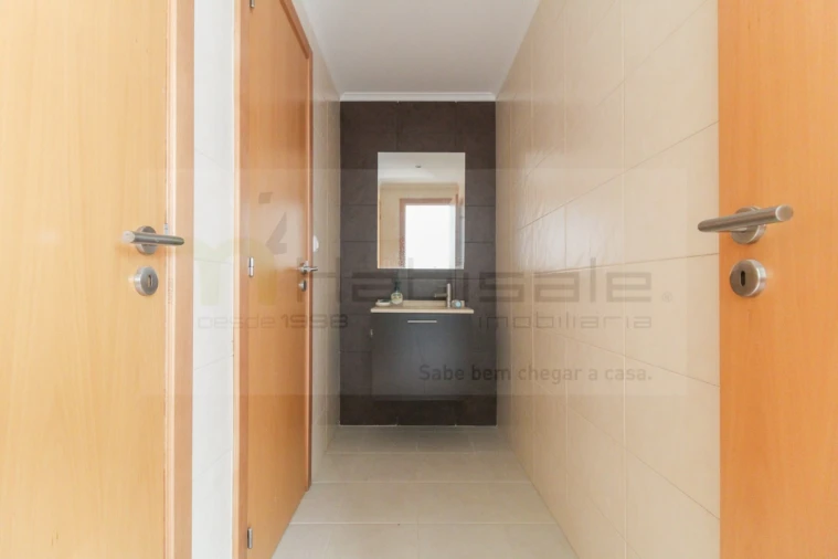 Loja para Venda em Santo António dos Cavaleiros e Frielas Foto 10