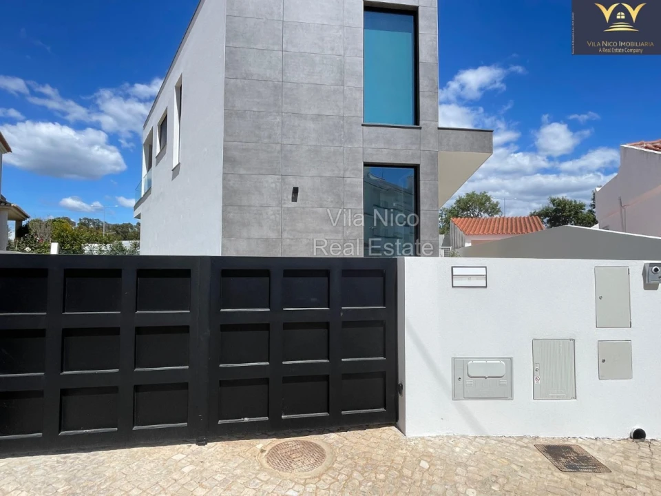 Moradia T4 para Venda em Portimão Foto 1