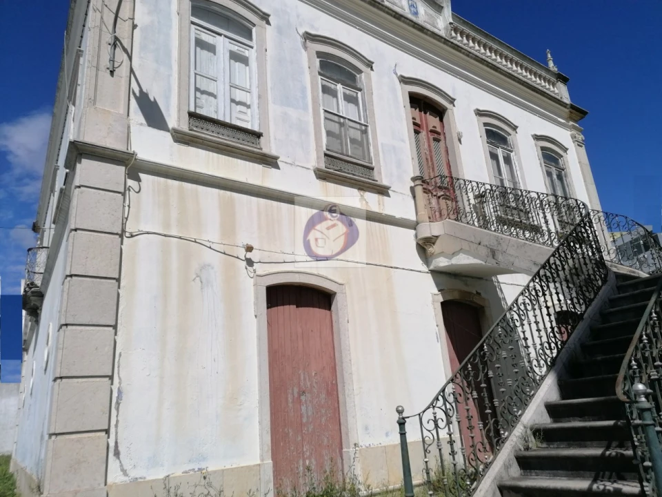 Moradia T5 para Venda em Quelfes Foto 1