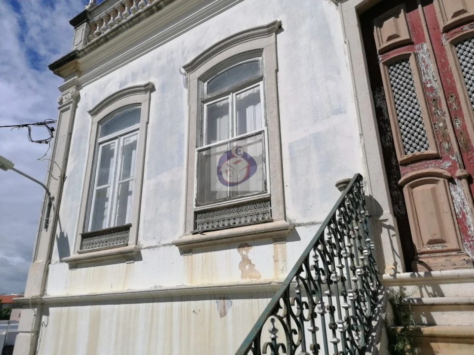 Moradia T5 para Venda em Quelfes Foto 3