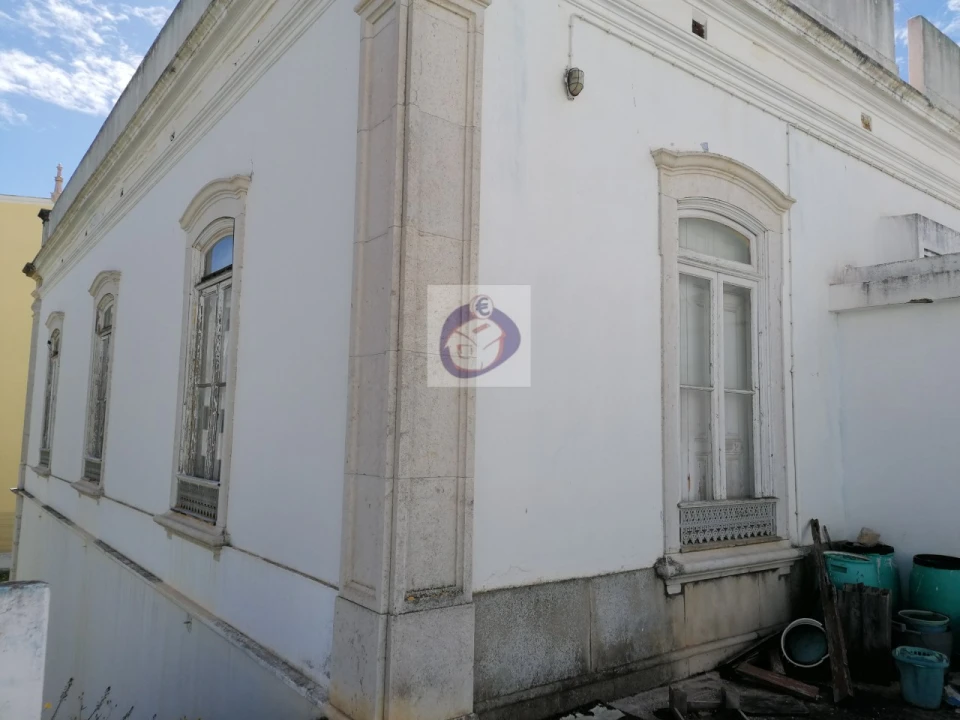 Moradia T5 para Venda em Quelfes Foto 5