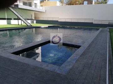 Apartamento T3 para Venda em Quelfes