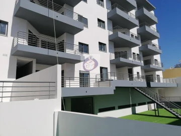 Apartamento T3 para Venda em Quelfes