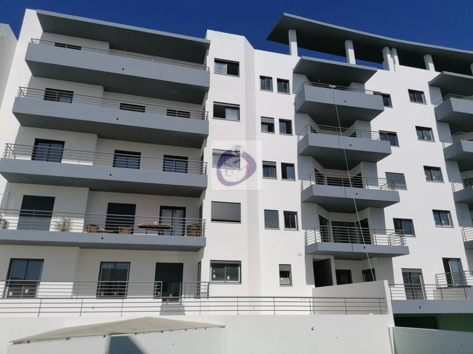 Apartamento T4 para Venda em Quelfes Foto 3