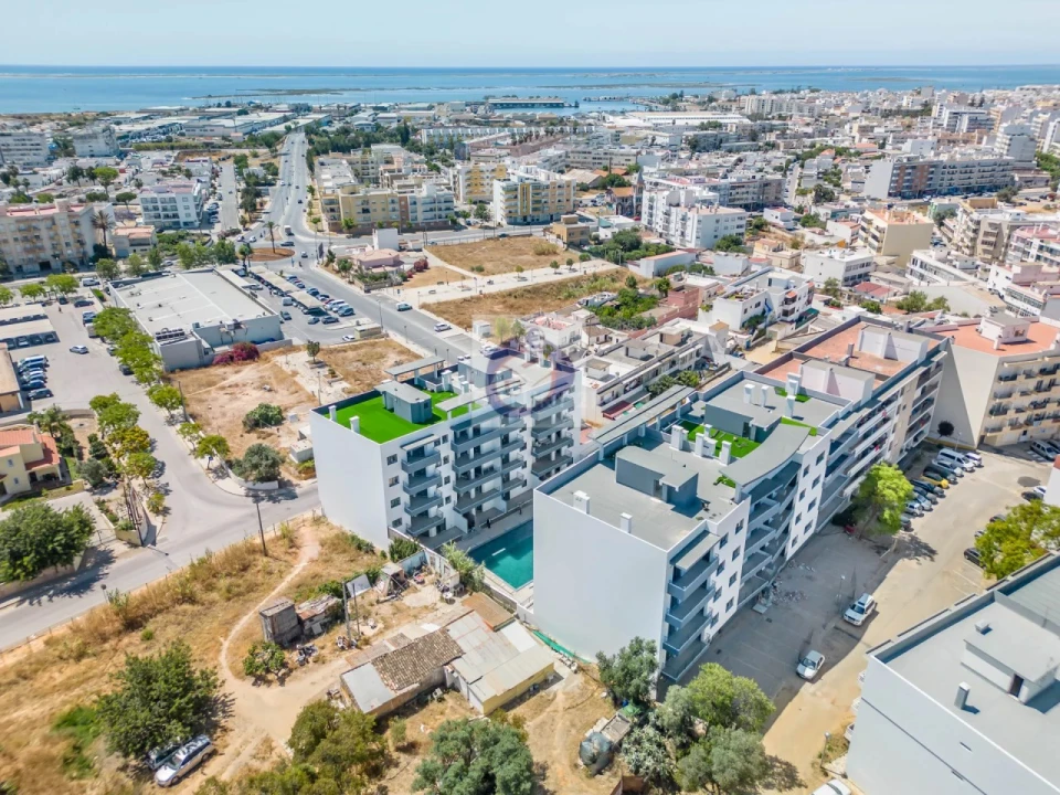Apartamento T4 para Venda em Quelfes Foto 2