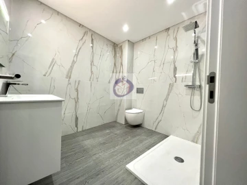 Apartamento T4 para Venda em Quelfes