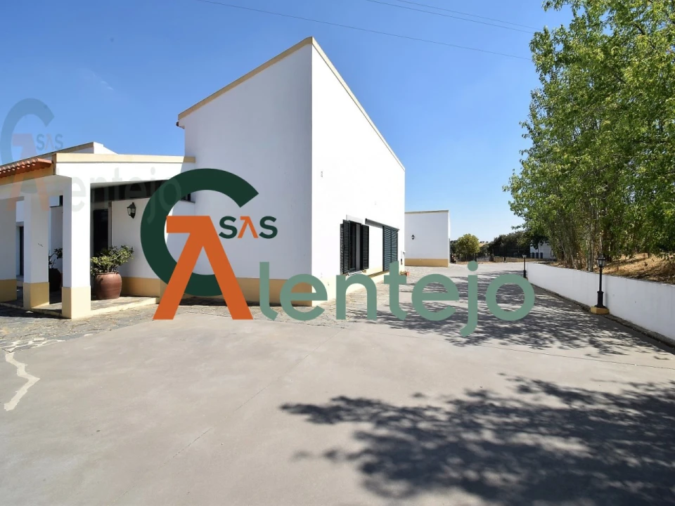 Quinta T4 para Venda em Assunção, Ajuda, Salvador e Santo Ildefonso Foto 8