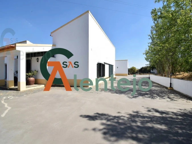 Quinta T4 para Venda em Assunção, Ajuda, Salvador e Santo Ildefonso Foto 8