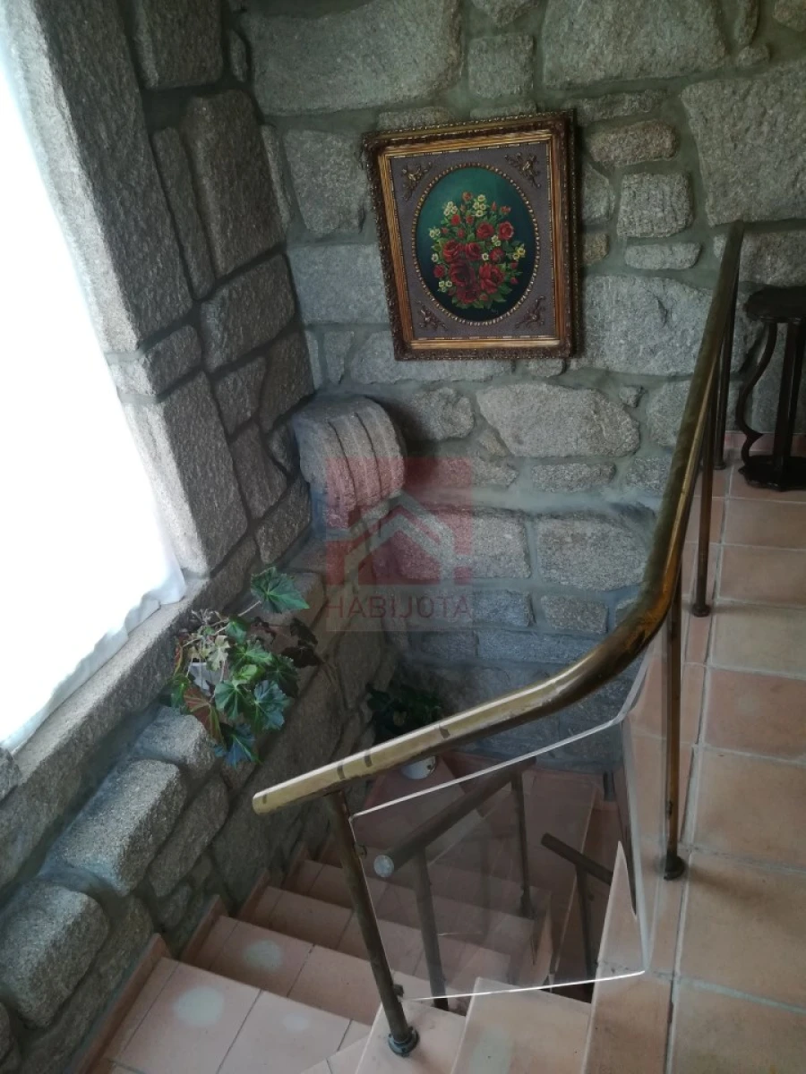 Moradia T4 para Venda em Souselo Foto 32