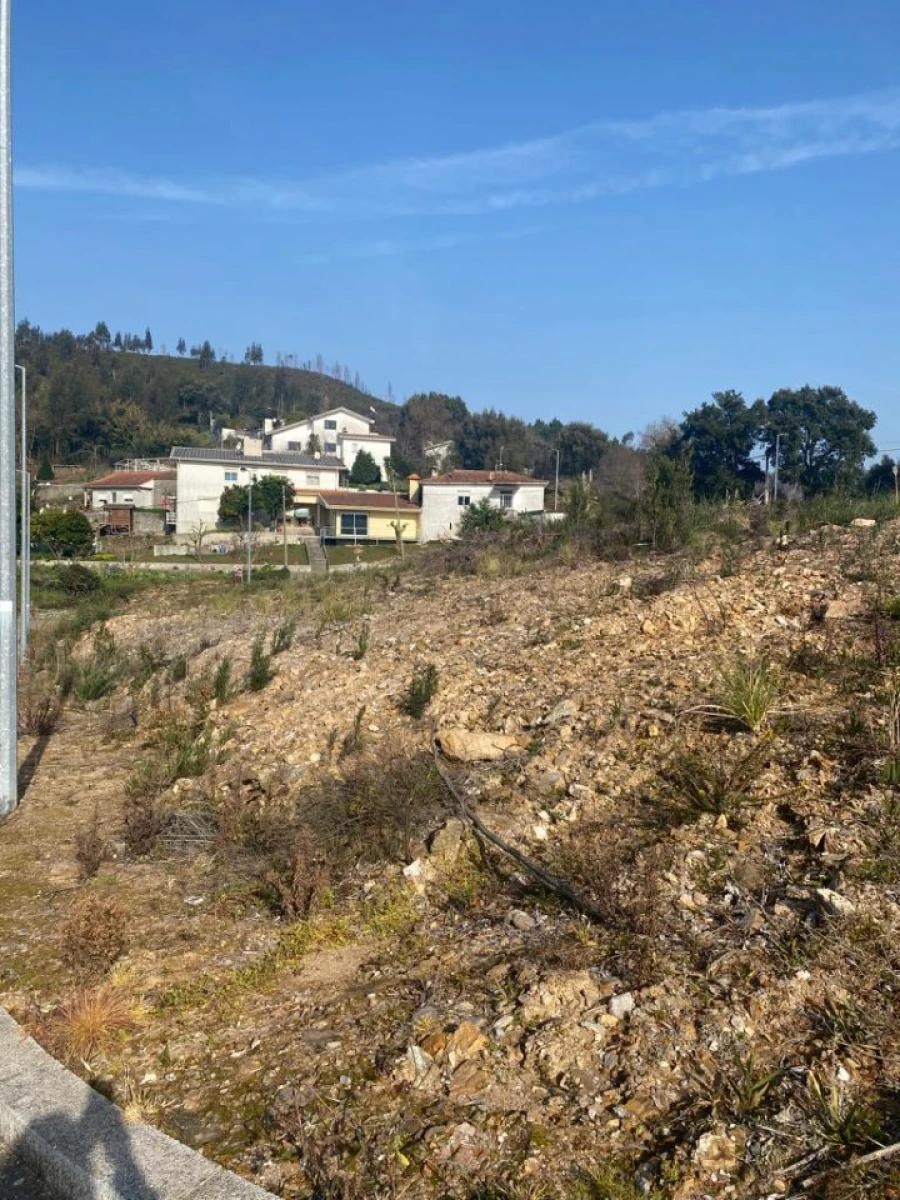 Terreno para Venda em Foz do Sousa e Covelo Foto 4