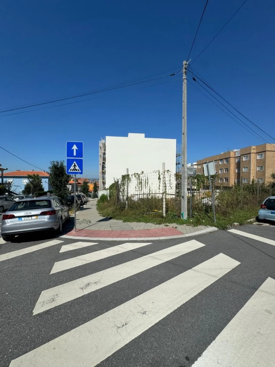 Terreno para Venda em Oliveira do Douro Foto 13