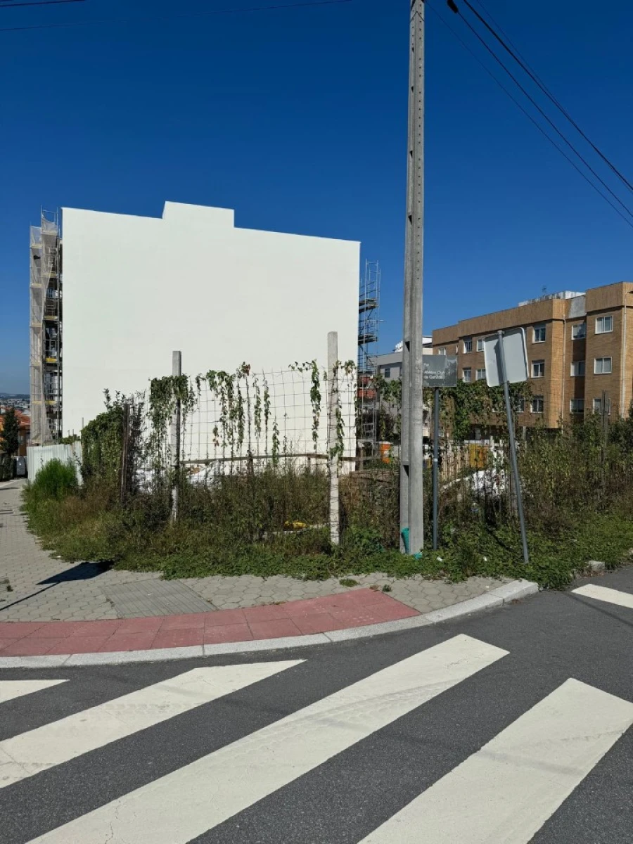 Terreno para Venda em Oliveira do Douro Foto 14