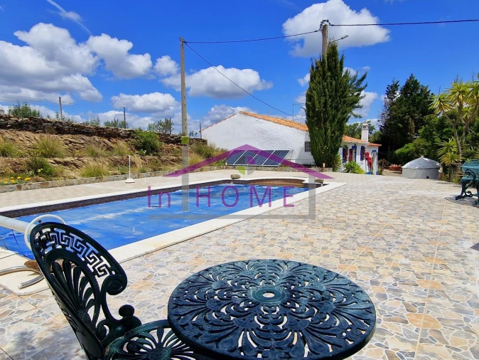 Moradia T4 para Venda em Santana da Serra Foto 1