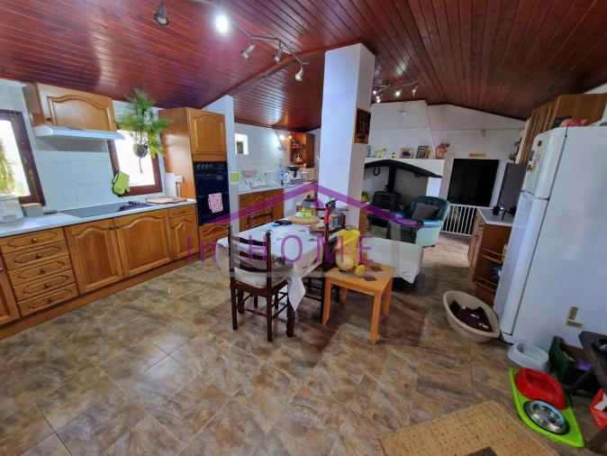 Moradia T4 para Venda em Santana da Serra Foto 8