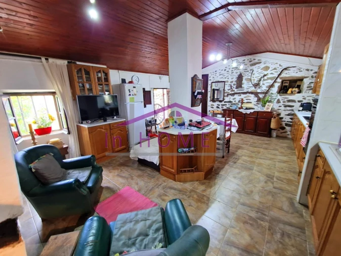 Moradia T4 para Venda em Santana da Serra Foto 9