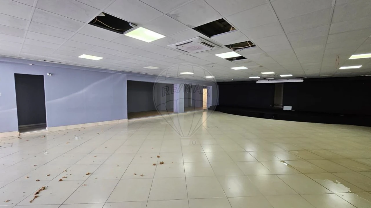 Armazém para Arrendamento em Cascais e Estoril Foto 1