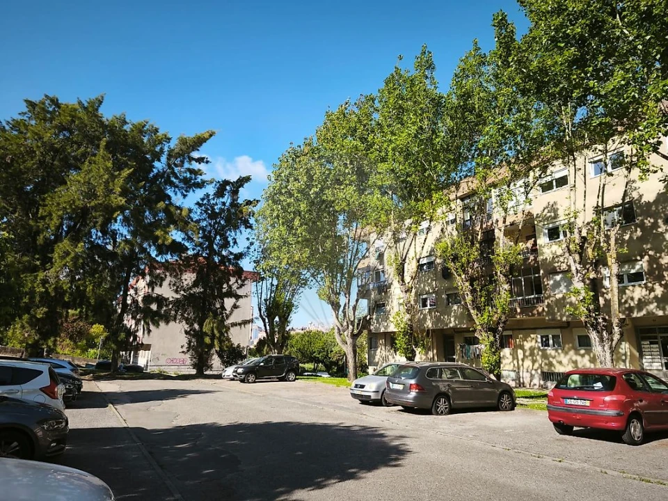 Apartamento T2 para Venda em Rio de Mouro Foto 18