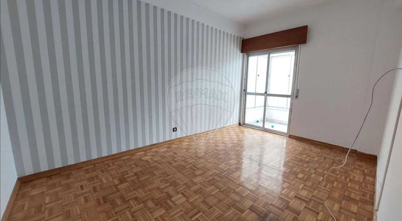 Apartamento T2 para Venda em Rio de Mouro Foto 6