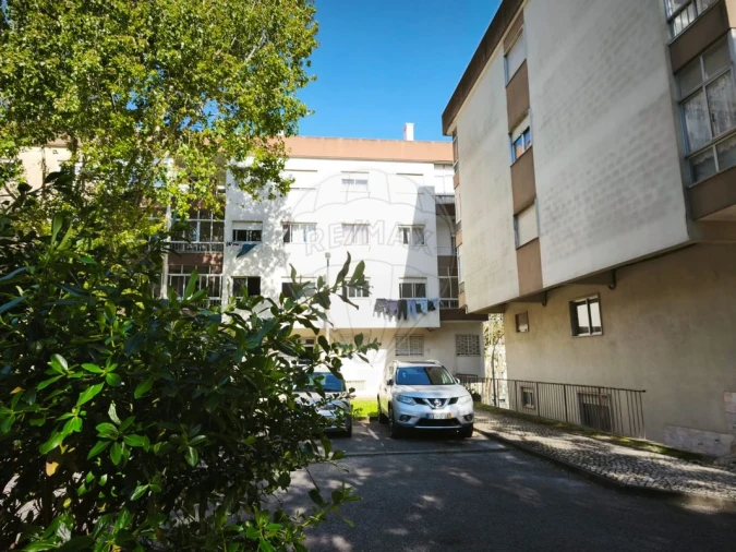 Apartamento T2 para Venda em Rio de Mouro Foto 17