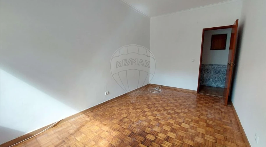 Apartamento T2 para Venda em Rio de Mouro Foto 8