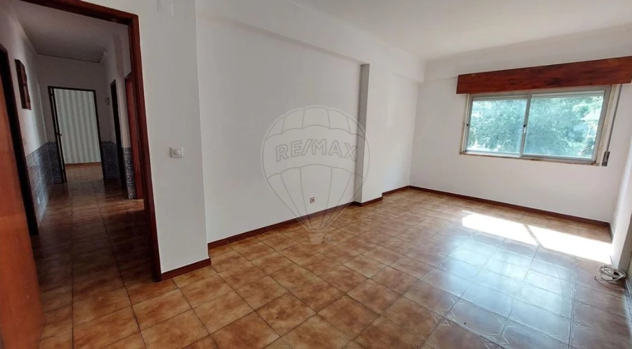 Apartamento T2 para Venda em Rio de Mouro Foto 2
