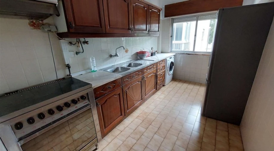 Apartamento T2 para Venda em Rio de Mouro Foto 9