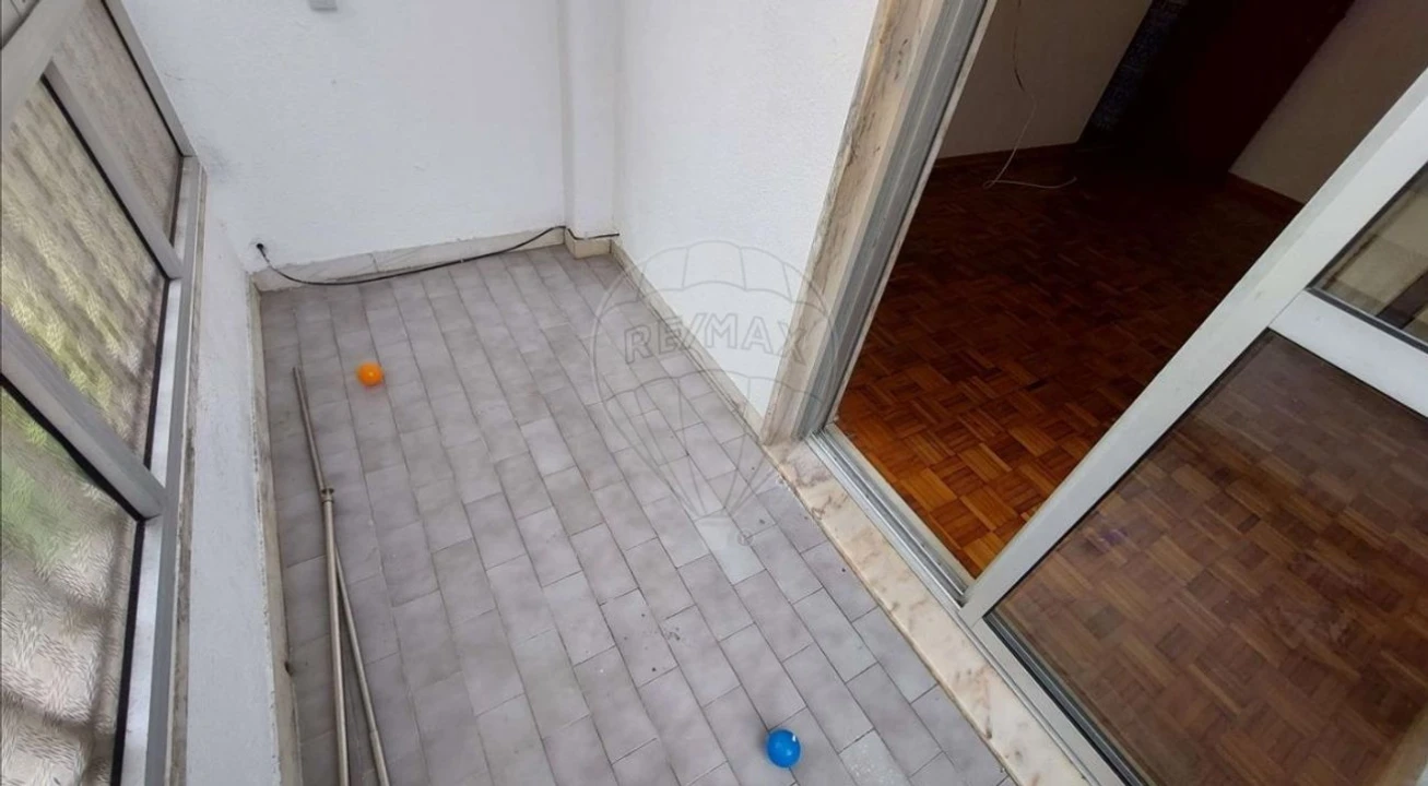 Apartamento T2 para Venda em Rio de Mouro Foto 14