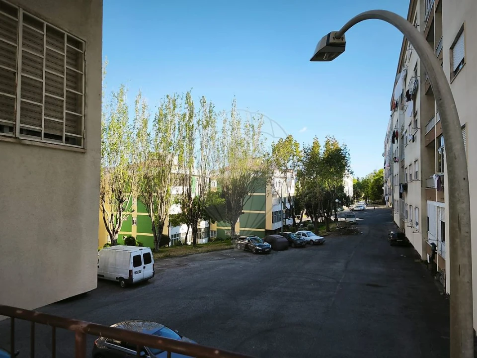 Apartamento T2 para Venda em Rio de Mouro Foto 19