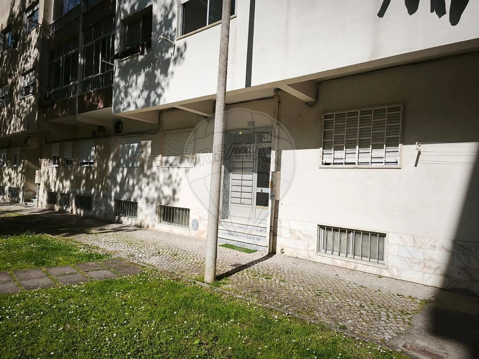 Apartamento T2 para Venda em Rio de Mouro Foto 15