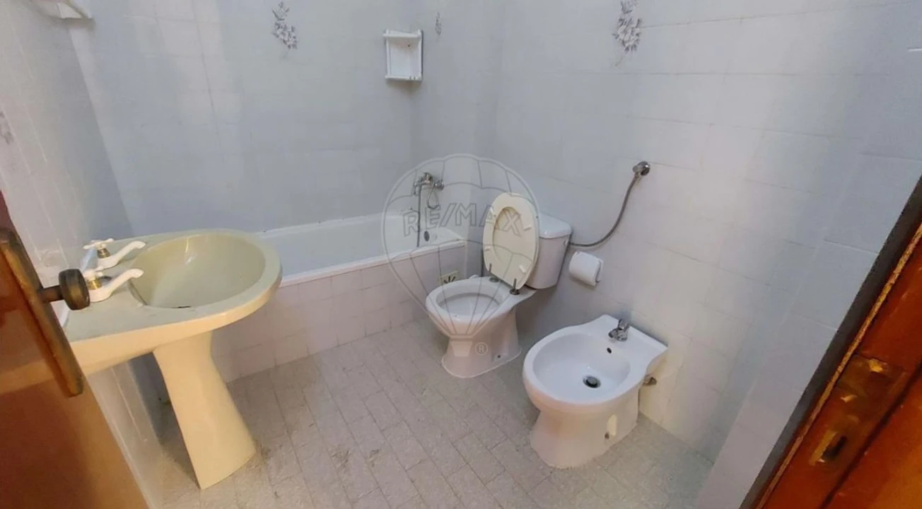 Apartamento T2 para Venda em Rio de Mouro Foto 13