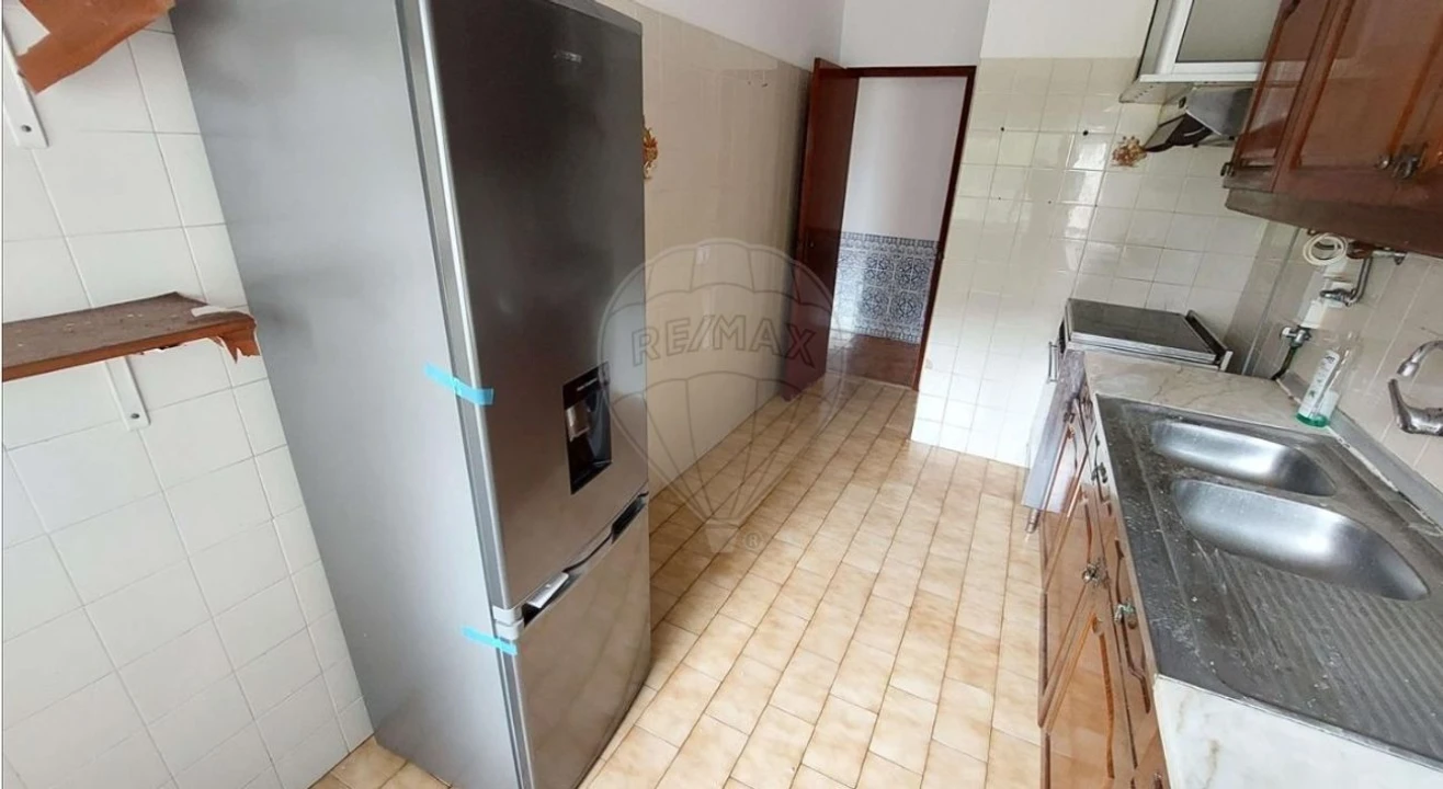Apartamento T2 para Venda em Rio de Mouro Foto 11
