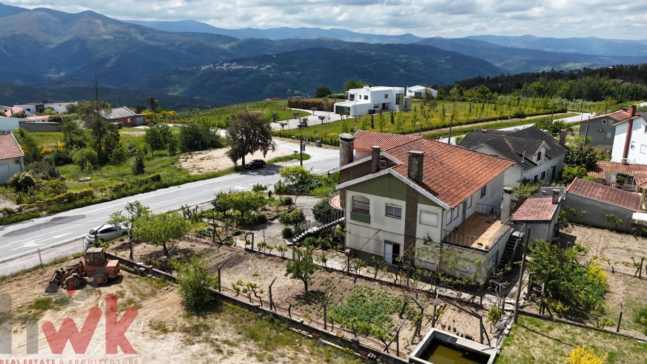 Moradia T4 para Venda em Nogueira do Cravo Foto 2