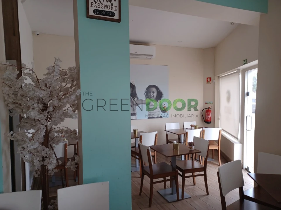 Loja para Cedência de Quotas em Amora Foto 1