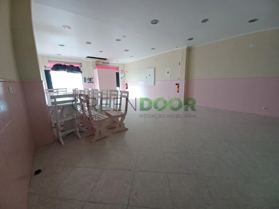 Loja para Arrendamento em Amora Foto 5