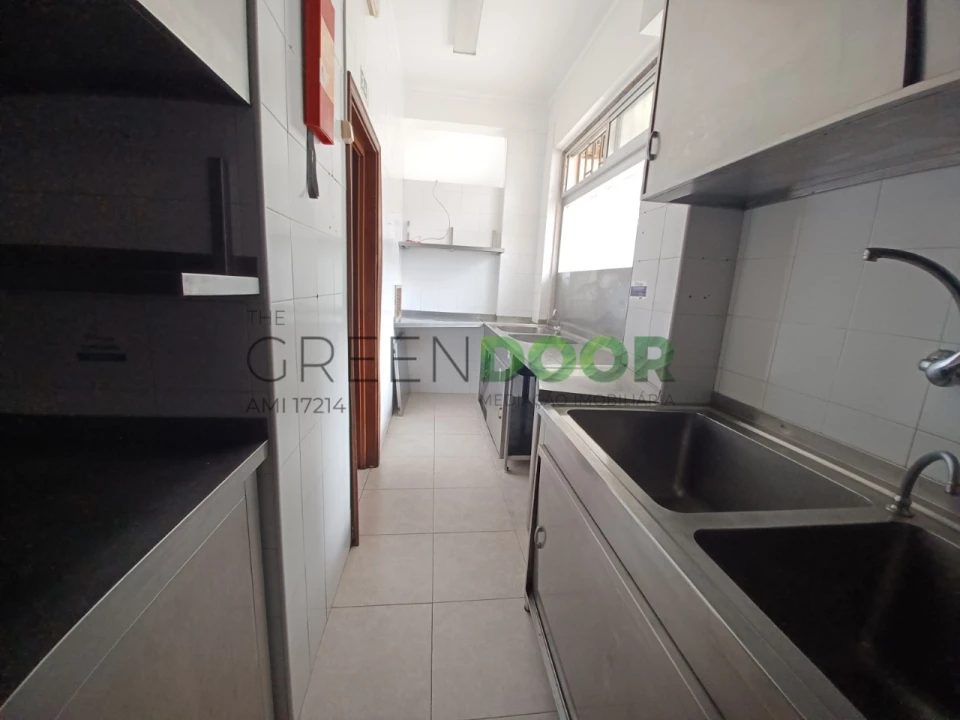 Loja para Arrendamento em Amora Foto 16