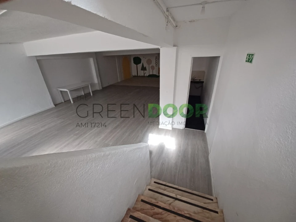 Loja para Arrendamento em Amora Foto 21