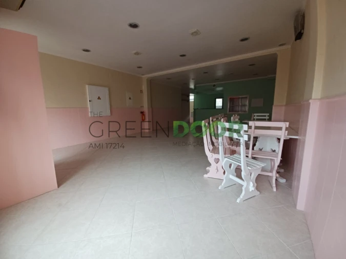 Loja para Arrendamento em Amora Foto 4