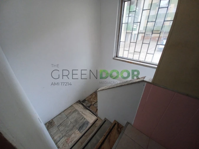 Loja para Arrendamento em Amora Foto 19