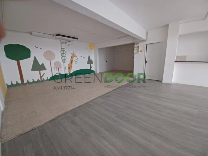 Loja para Arrendamento em Amora Foto 30