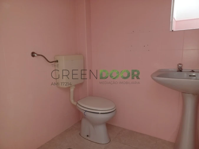 Loja para Arrendamento em Amora Foto 12