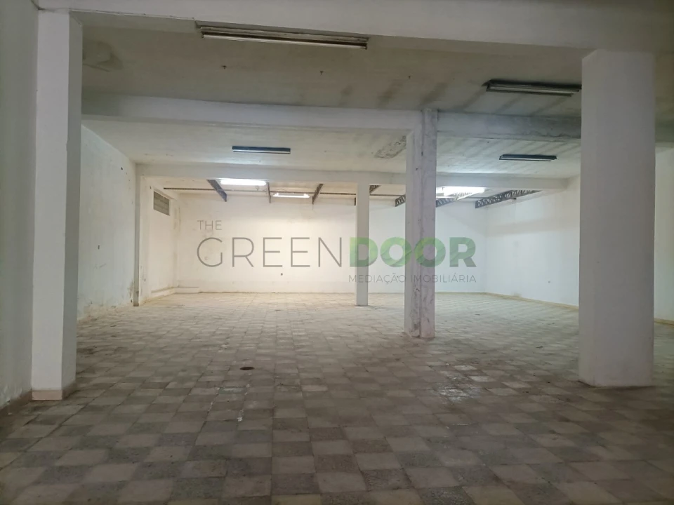 Armazém para Venda em Baixa da Banheira e Vale da Amoreira Foto 1